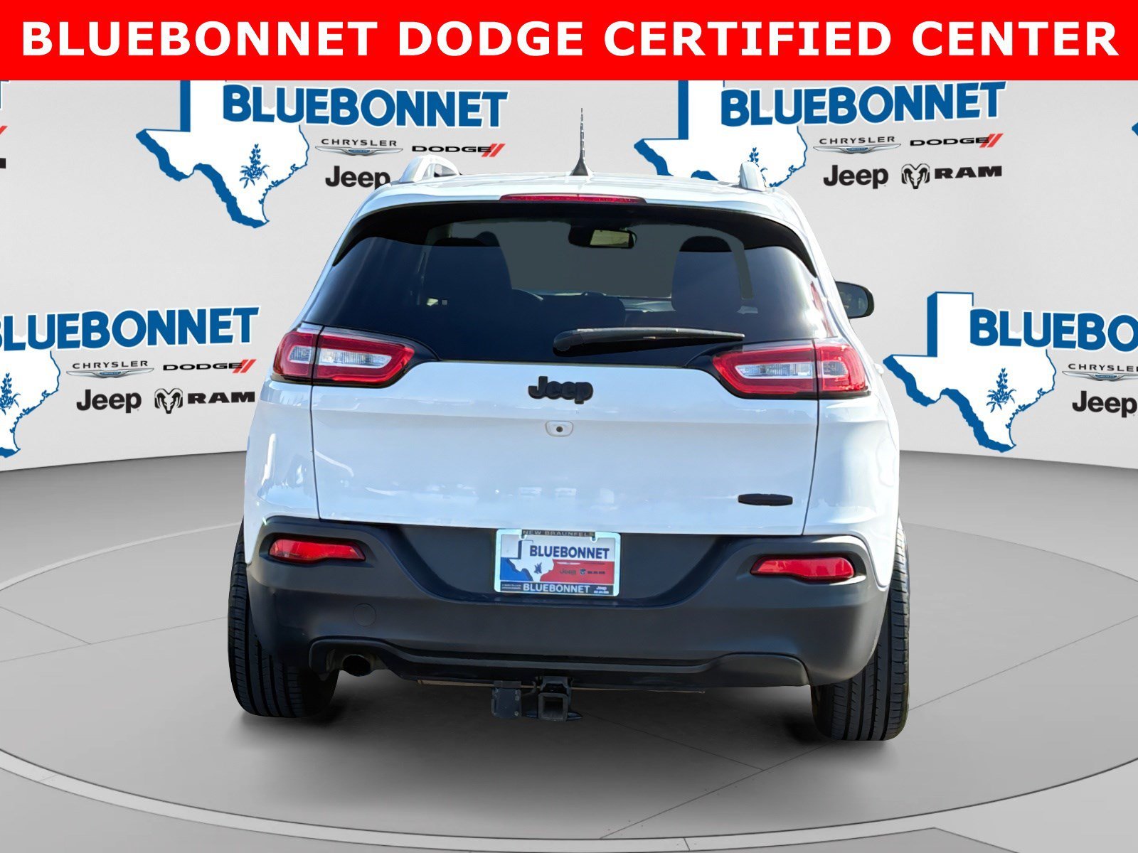 Used 2017 Bright White Clearcoat Jeep Latitude image 6