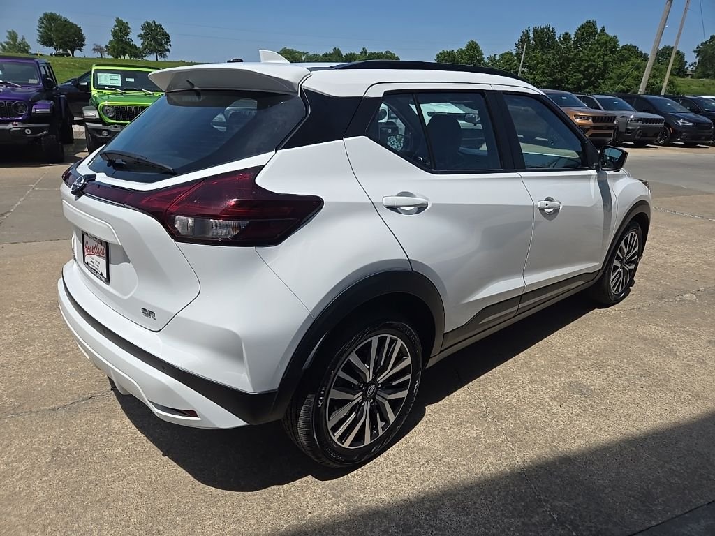 Used 2024 White Nissan SR image 11