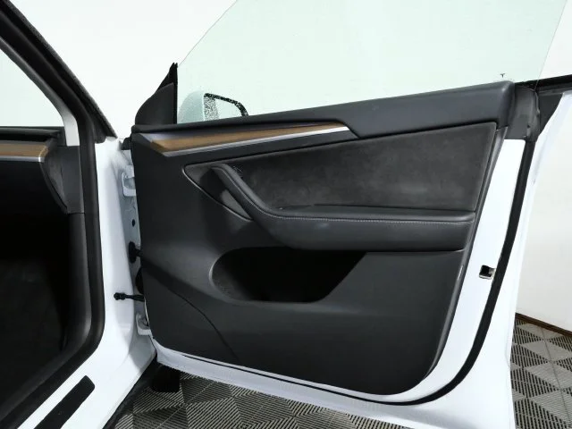Used 2023  Tesla Long Range image 9