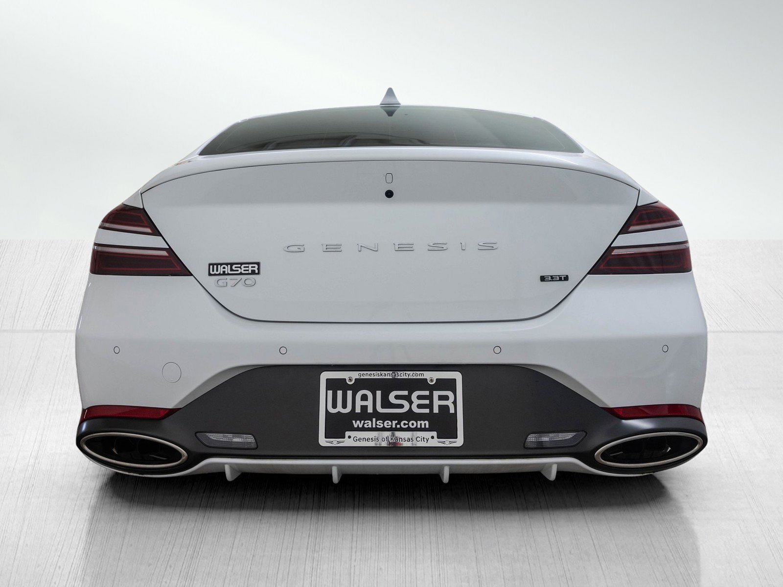 Certified Used 2025 Uyuni White Genesis 3.3T Sport Prestige image 4