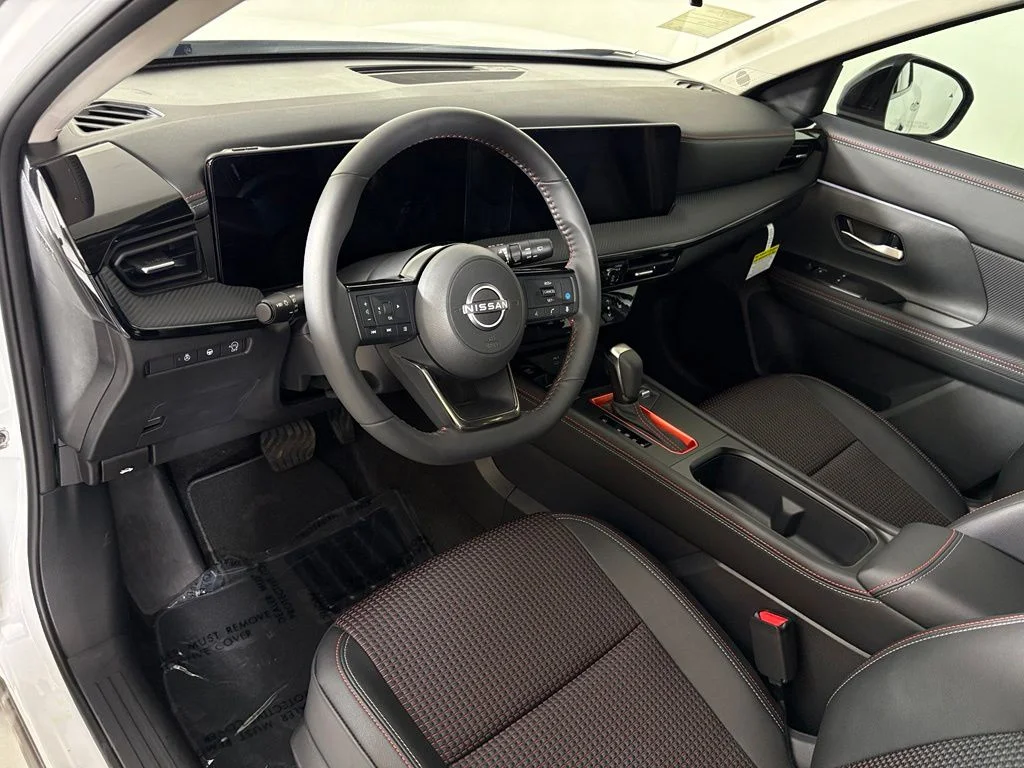 New 2026 Aspen White TriCoat / Super Black Two-tone Nissan SR image 17