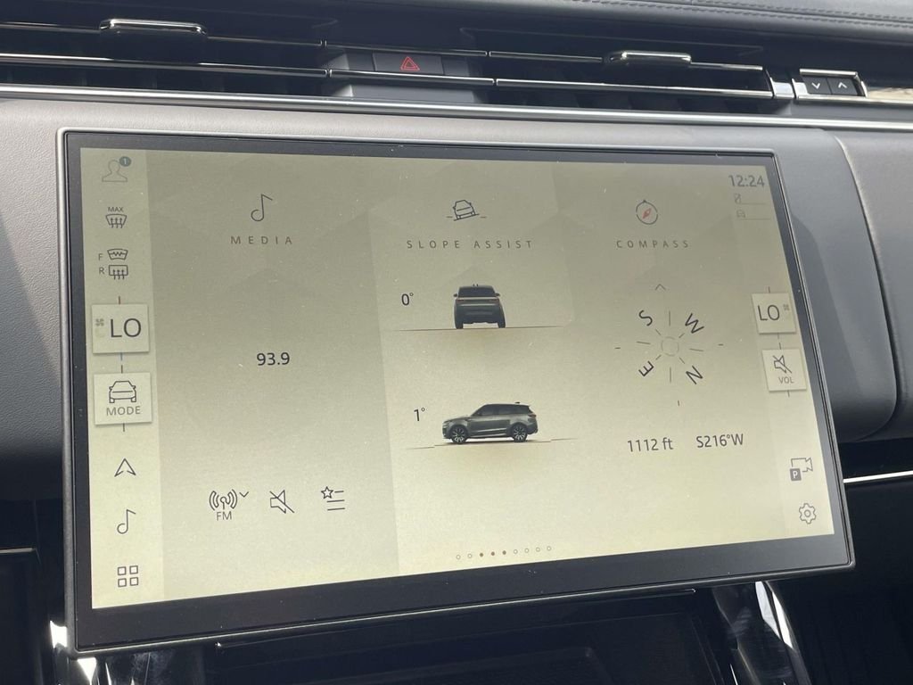 New 2026 Fuji White Land Rover Dynamic SE image 23