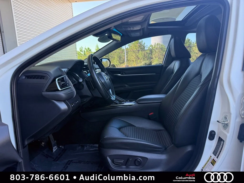 Used 2018 White Toyota SE image 20