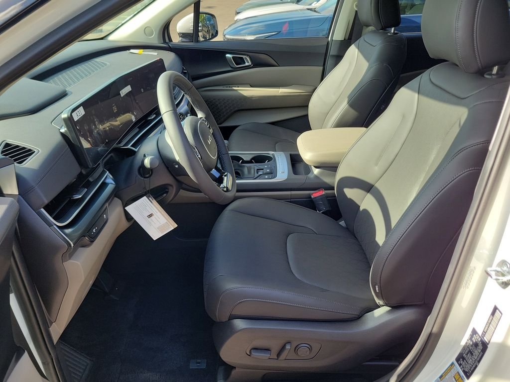 New 2026 White Kia LXS image 21