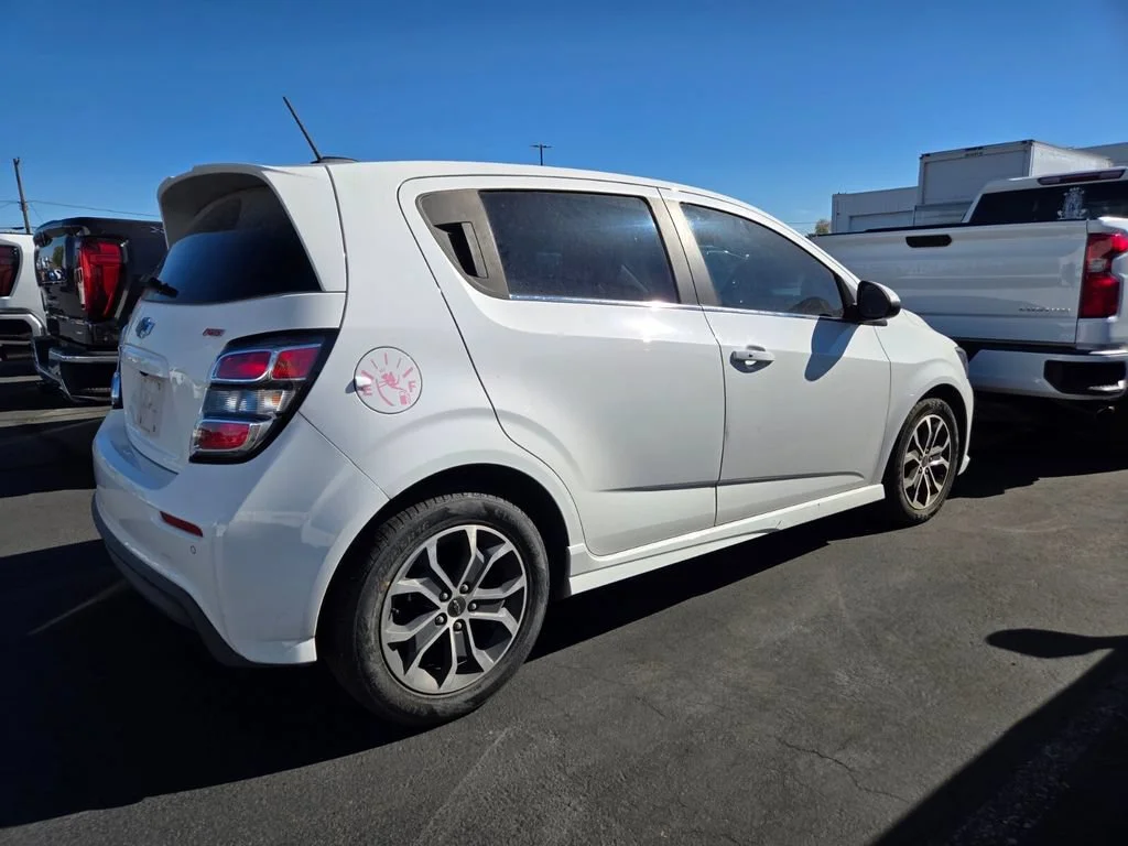 Used 2020 SUMMIT WHITE Chevrolet LT image 2