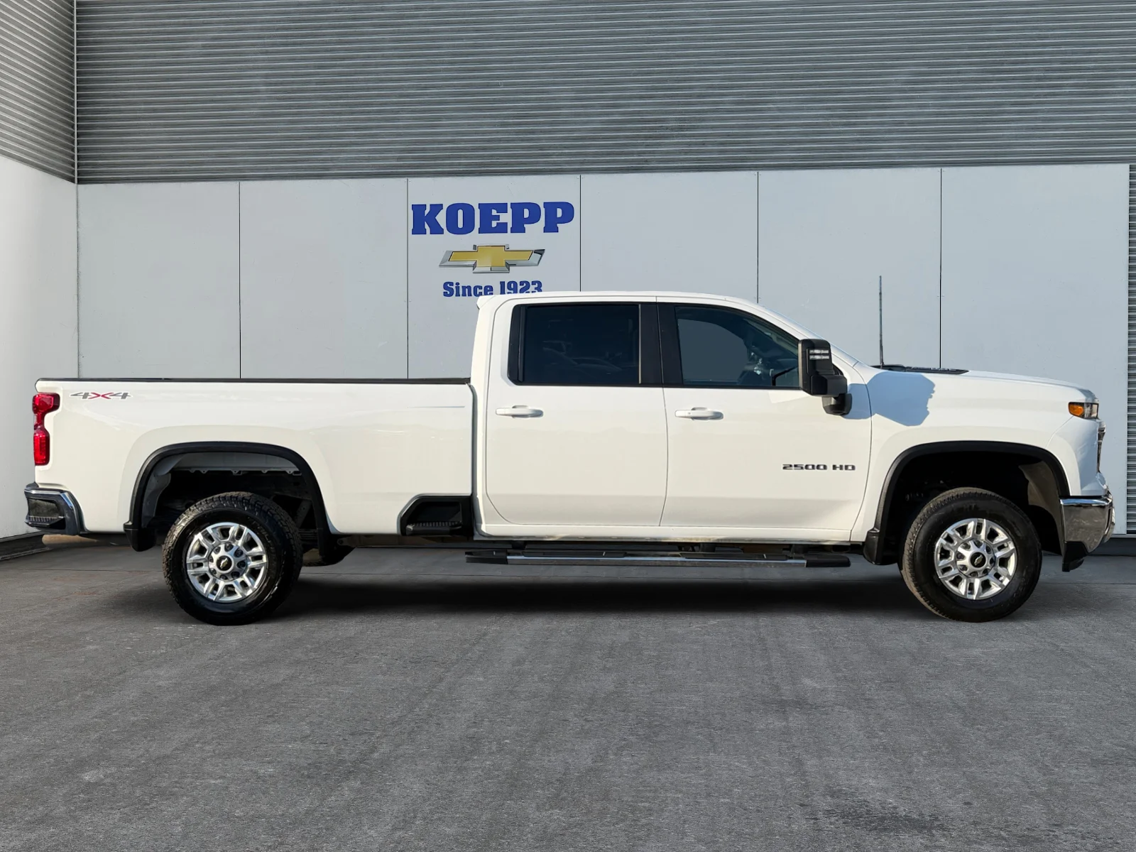 Used 2025 Summit White Chevrolet LT image 6