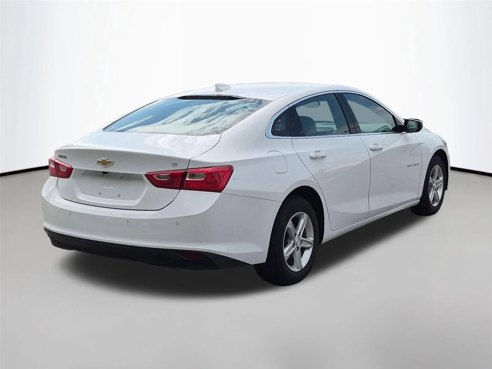 Used 2024 Summit White Chevrolet LT image 5