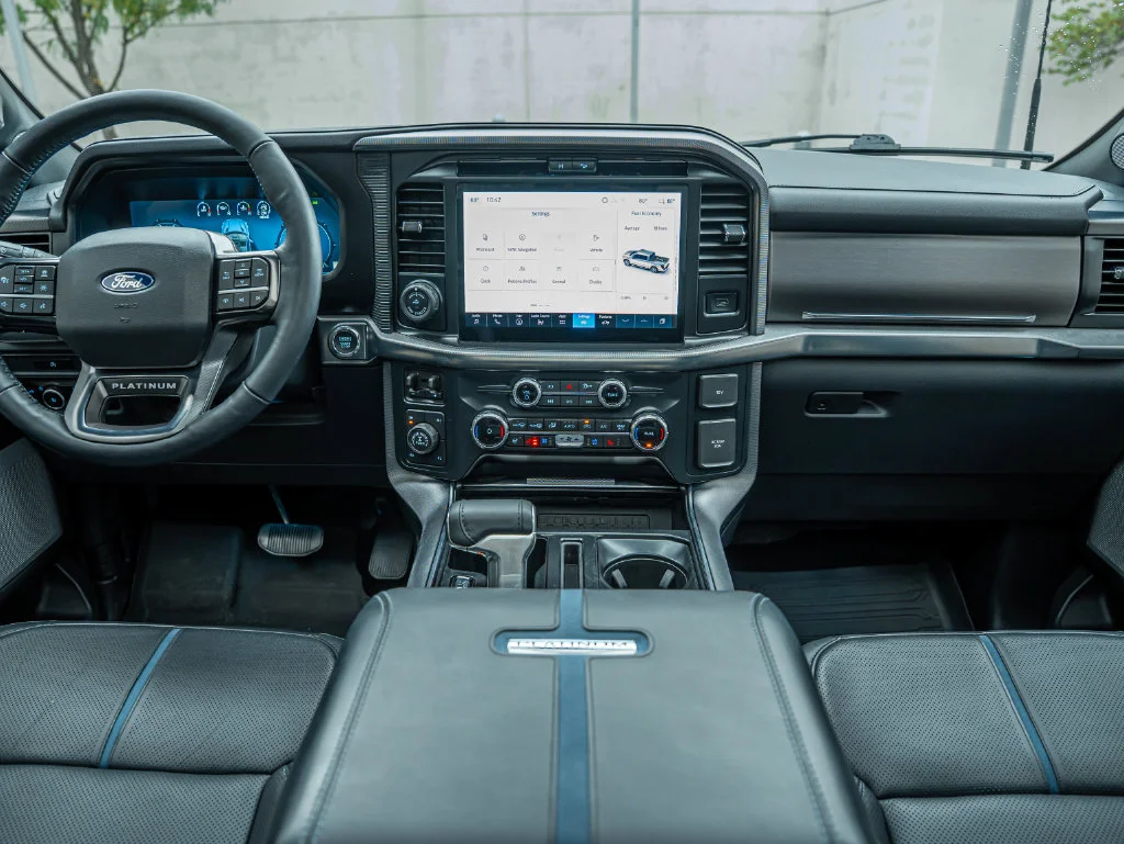 Used 2025 White Metallic Ford Platinum image 32
