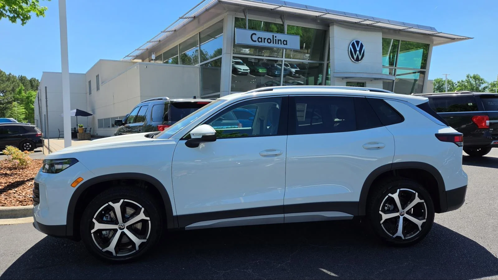 New 2026 Pure White Volkswagen SE image 2