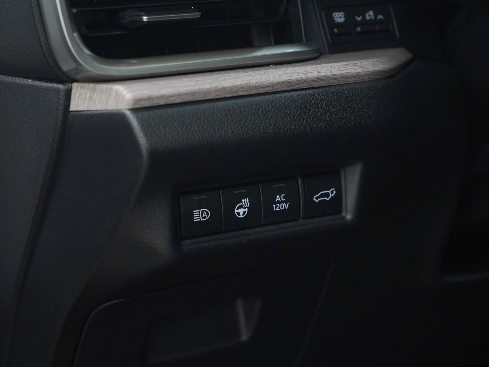 Used 2025  Toyota XLE image 27