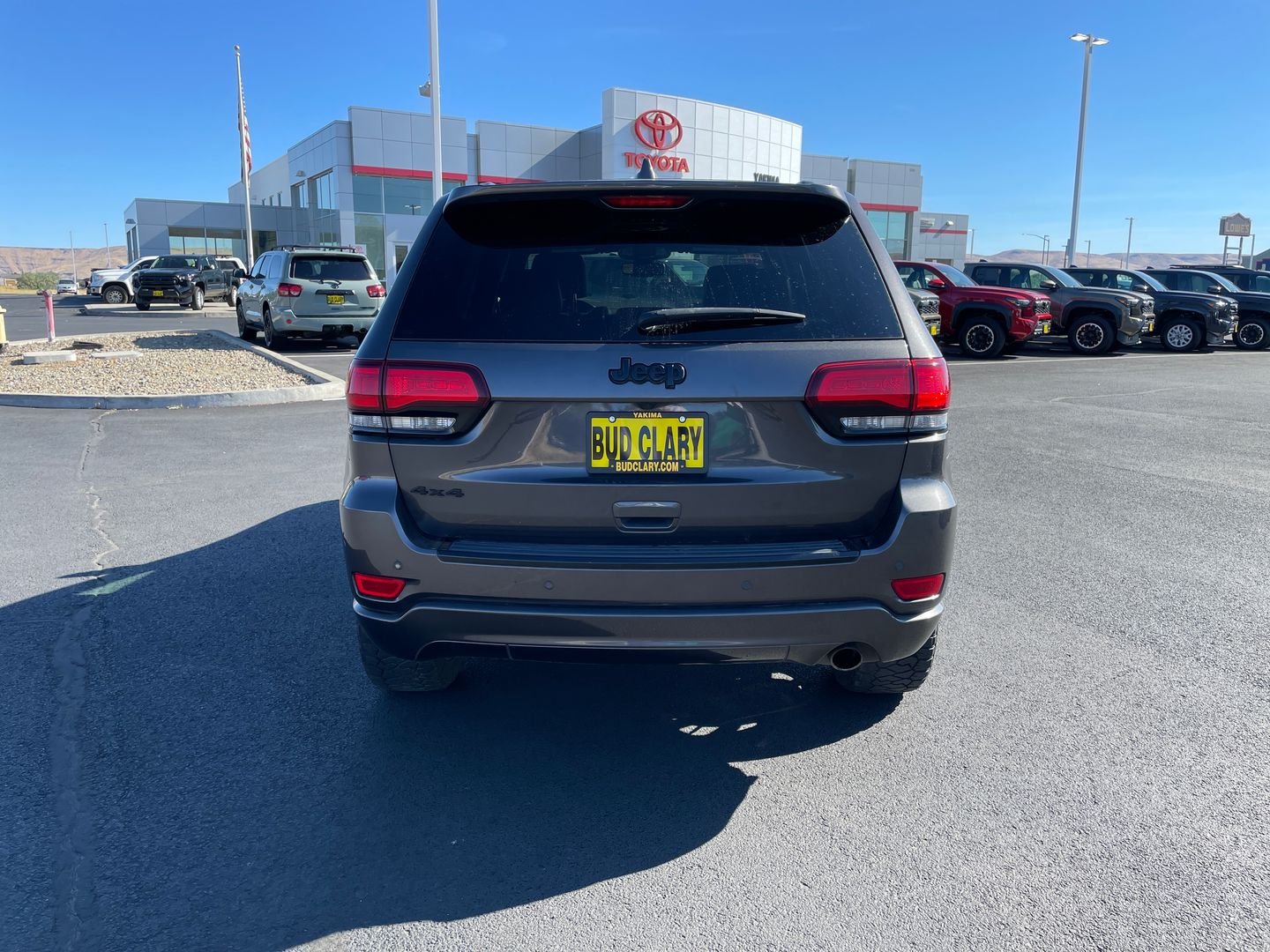 Used 2018 Gray Jeep Altitude image 4