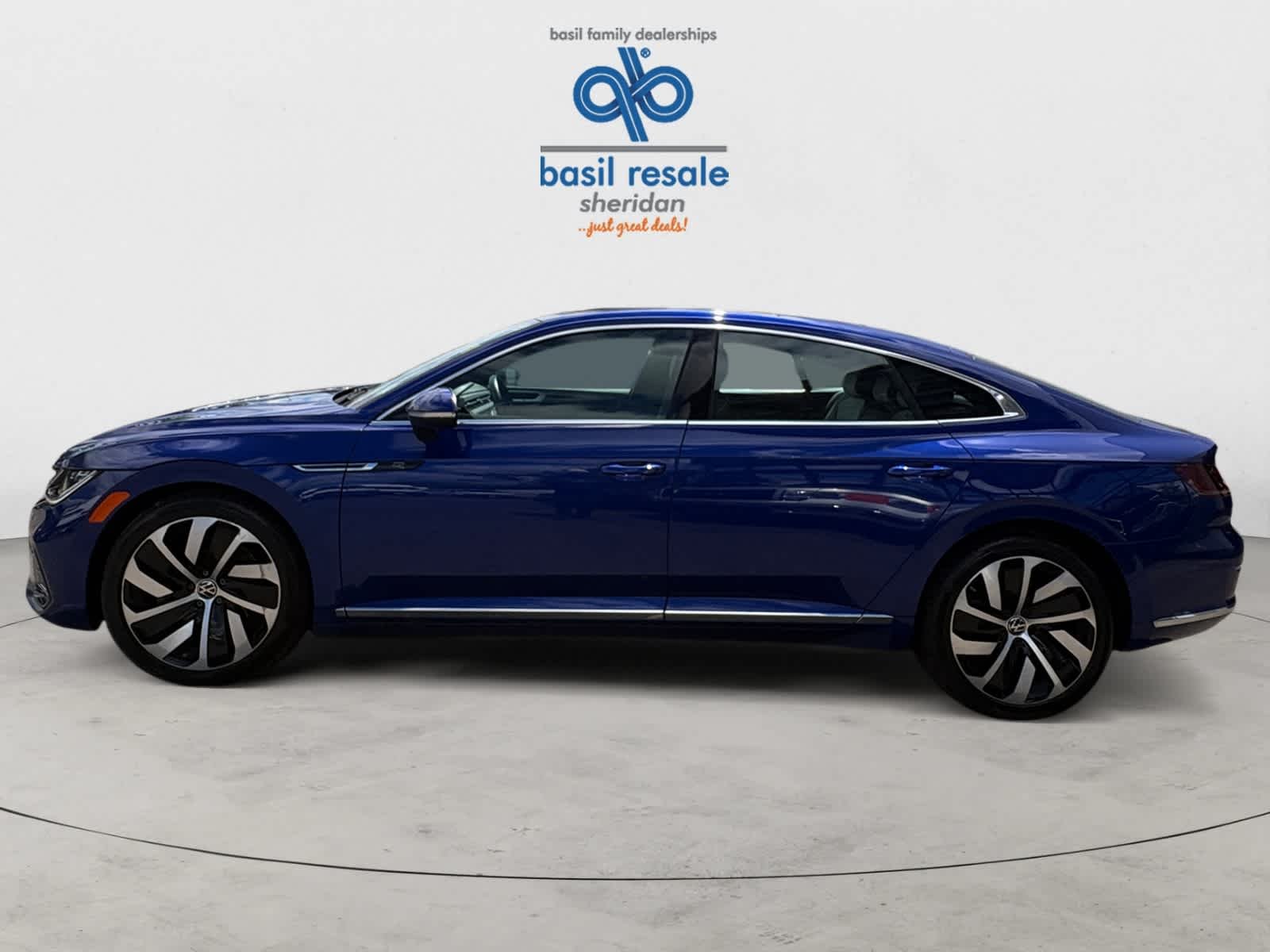 Used 2021 Lapiz Blue Metallic Volkswagen SEL R-Line image 3