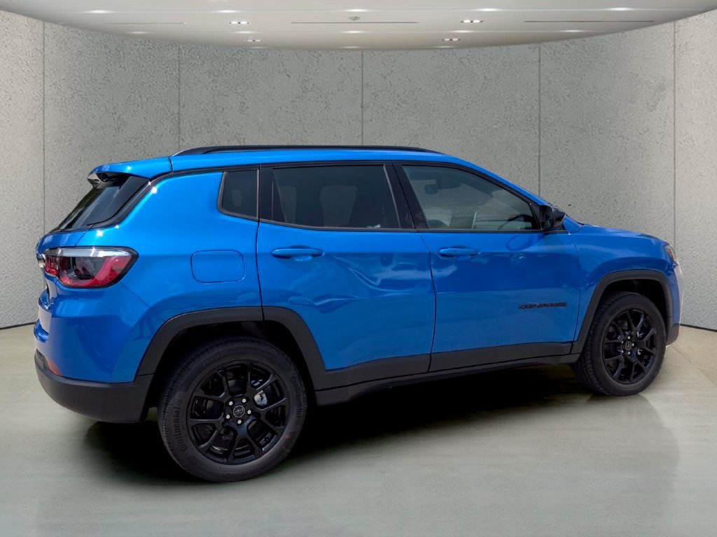 New 2026 Hydro Blue Pearl-Coat Exterior Paint Jeep Latitude Altitude image 3
