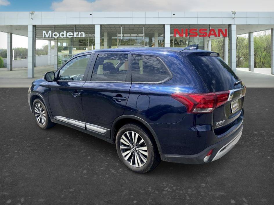 Used 2020 Cosmic Blue Metallic Mitsubishi SE image 3