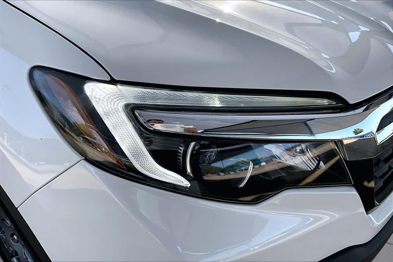 Certified Used 2020 Platinum White Pearl Honda RTL-E image 28