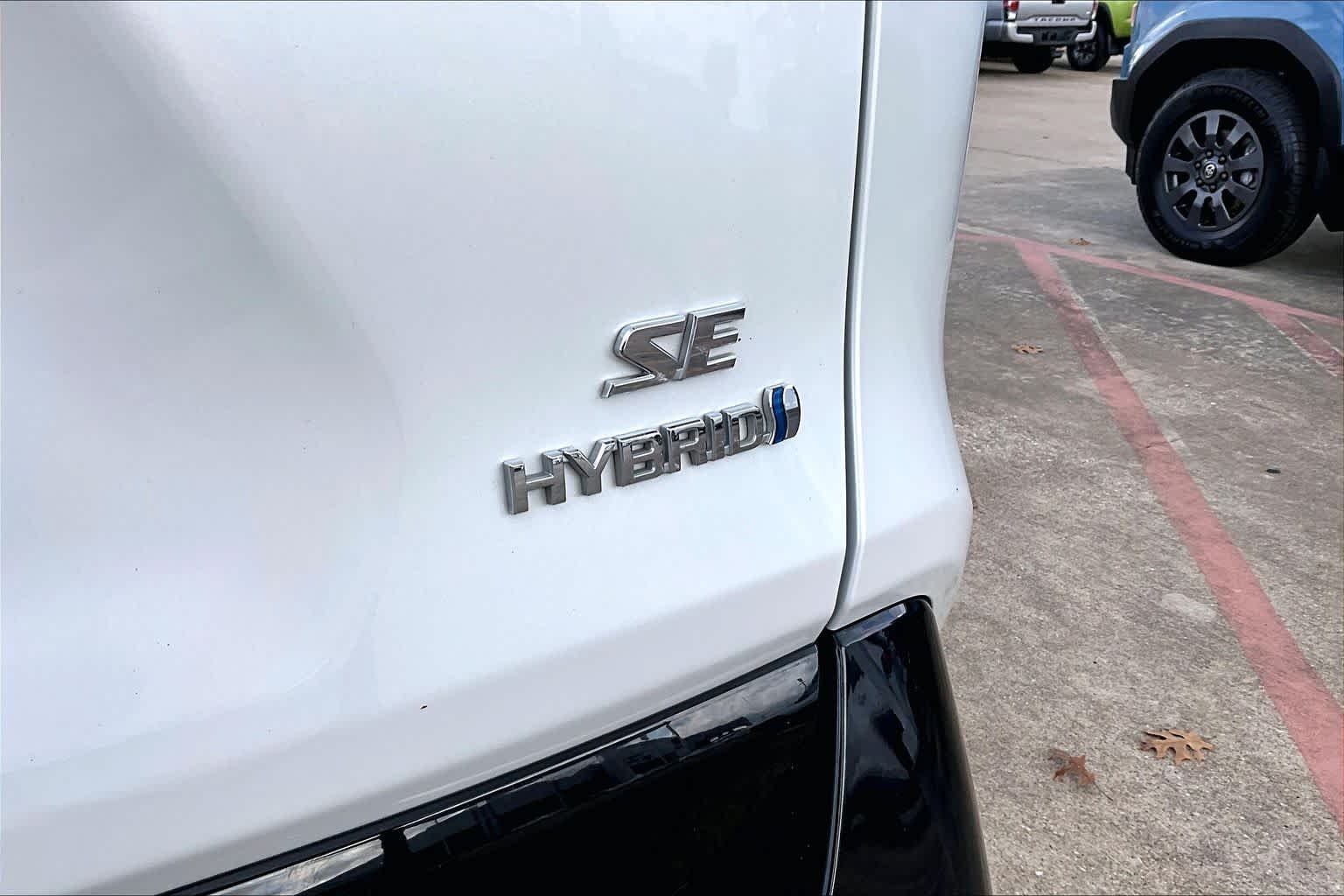 Used 2023 Wind Chill Pearl Toyota Hybrid SE image 10