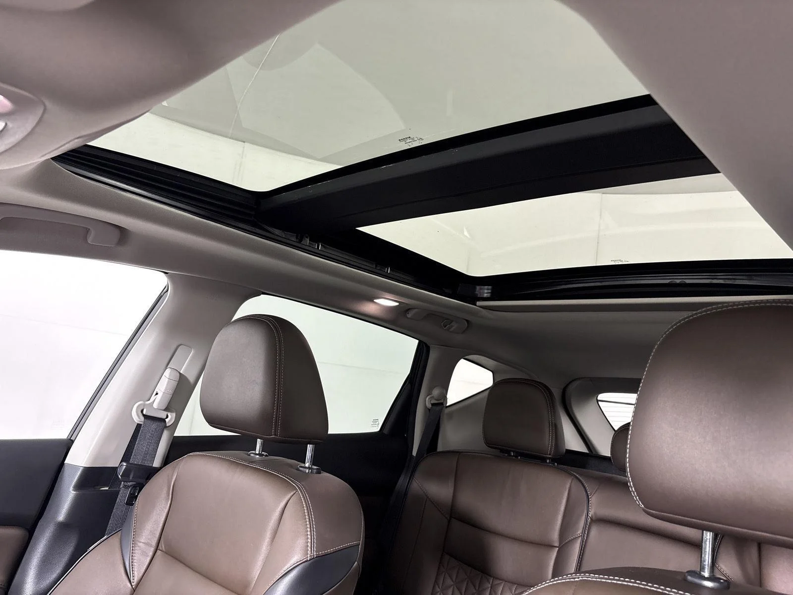 Used 2020 Pearl White Tricoat Nissan Platinum image 10