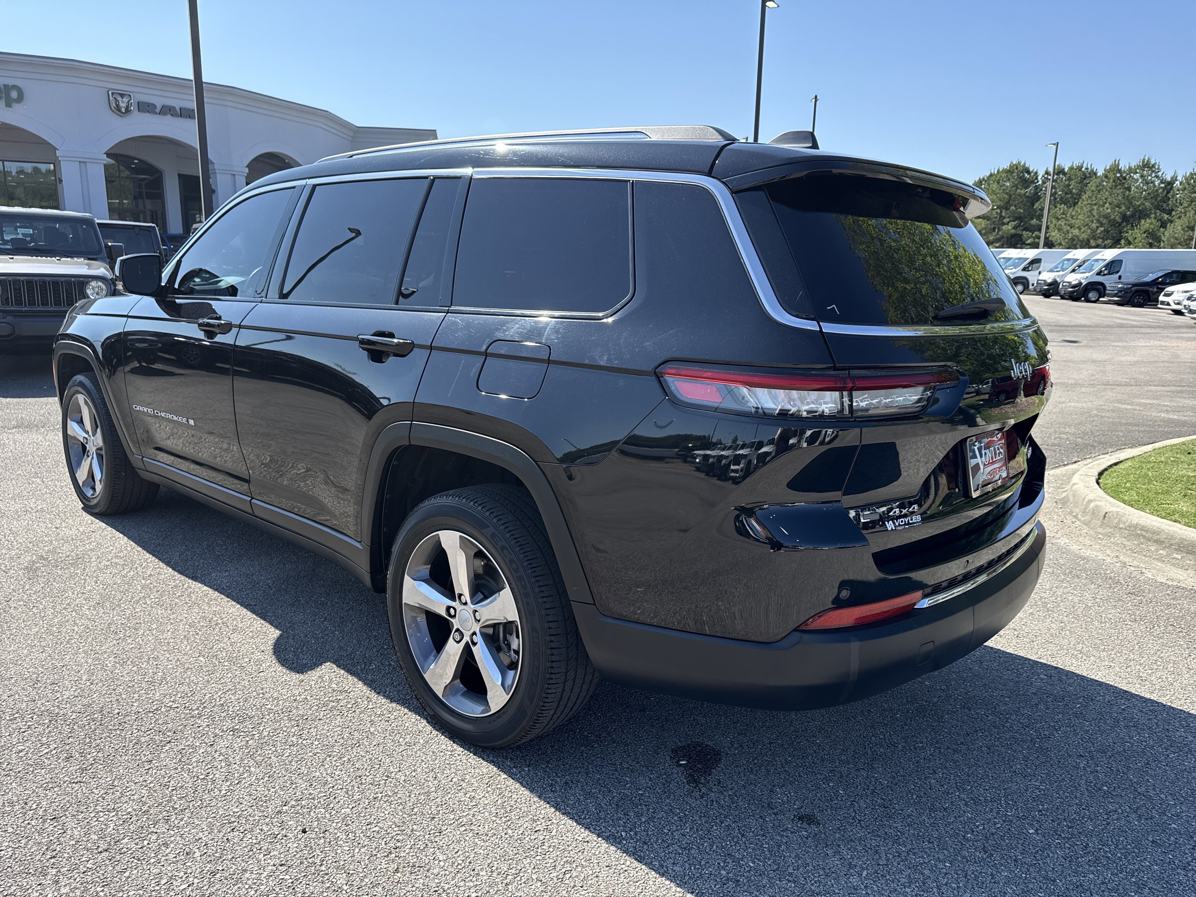 Used 2021 Diamond Black Crystal Pearlcoat Jeep Limited image 5