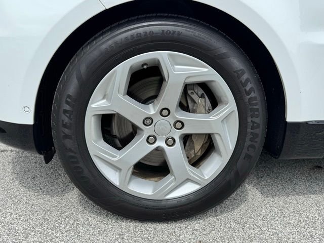 Used 2018 Fuji White Land Rover HSE image 2