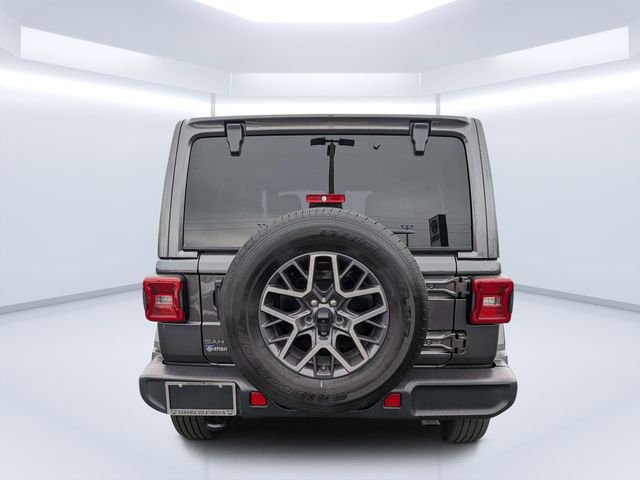 Used 2025 Gray Jeep Sahara image 4