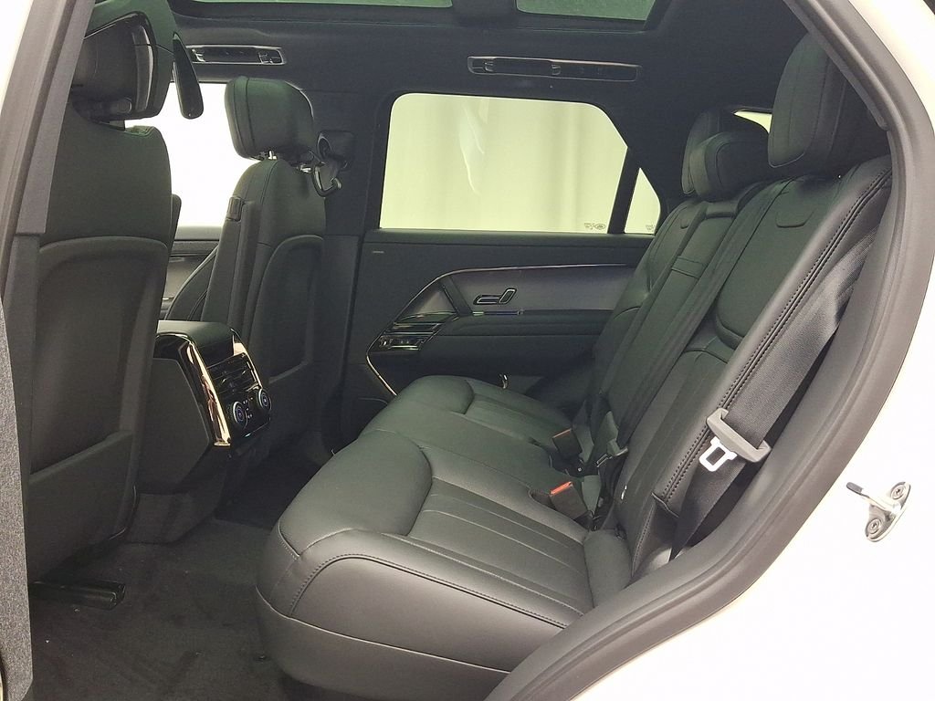 New 2026 Ostuni Pearl White Land Rover SE image 6