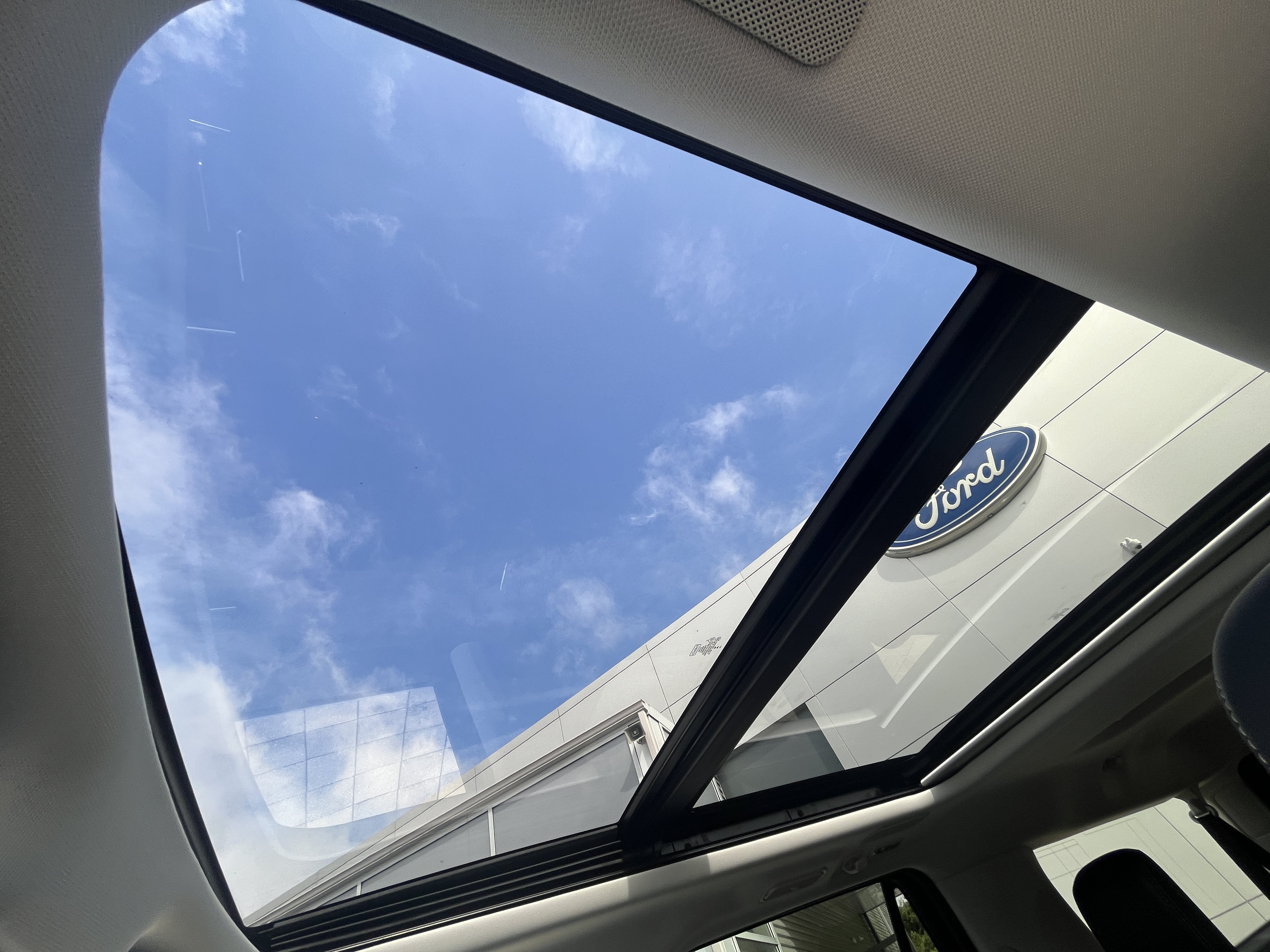New 2027 Star White Metallic Tri-Coat Ford Platinum image 26