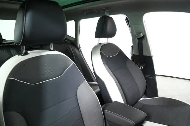 New 2026 Deep Black Pearl Volkswagen SE image 22