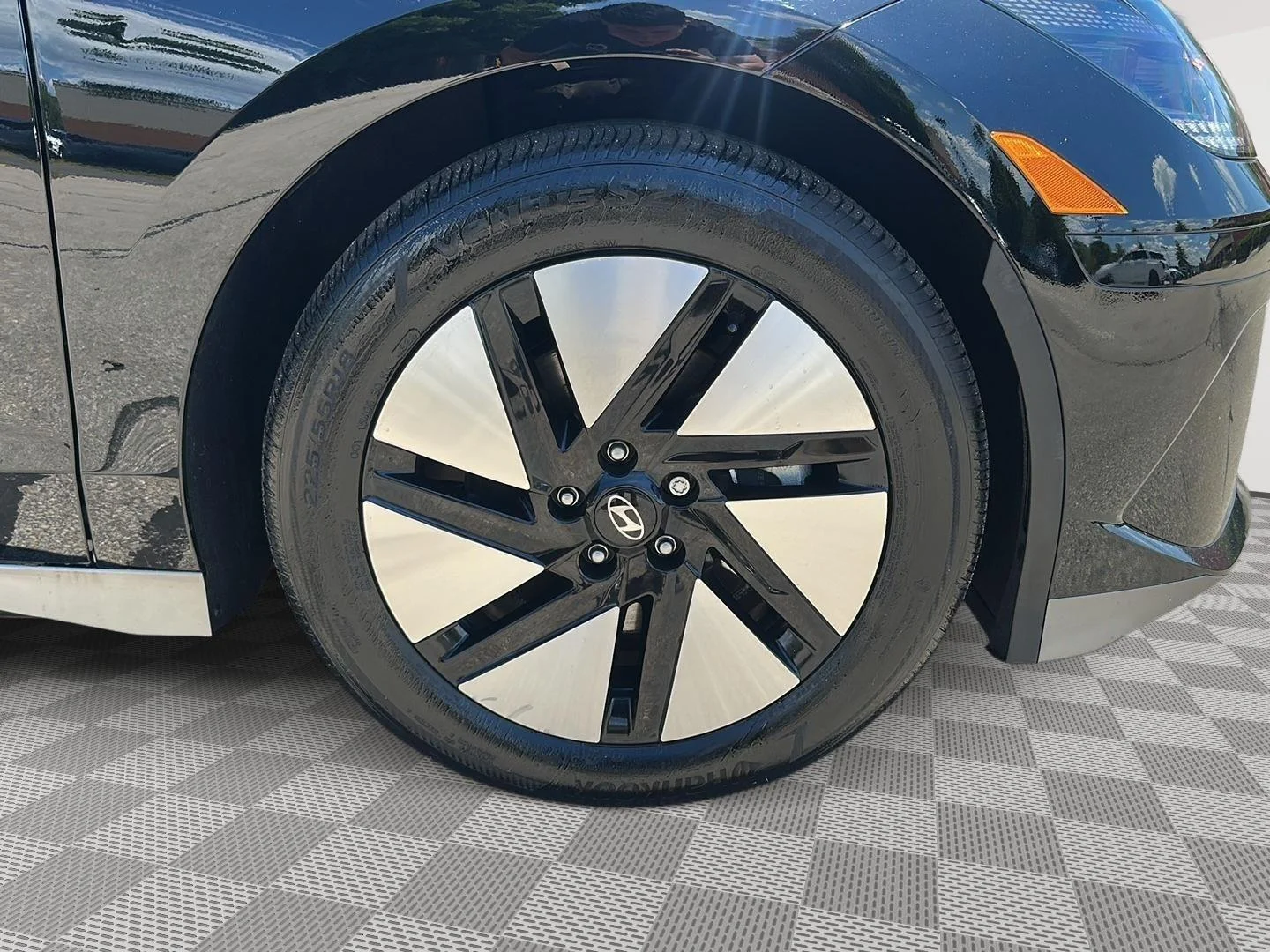 Used 2024 BLACK HYUNDAI SE image 12