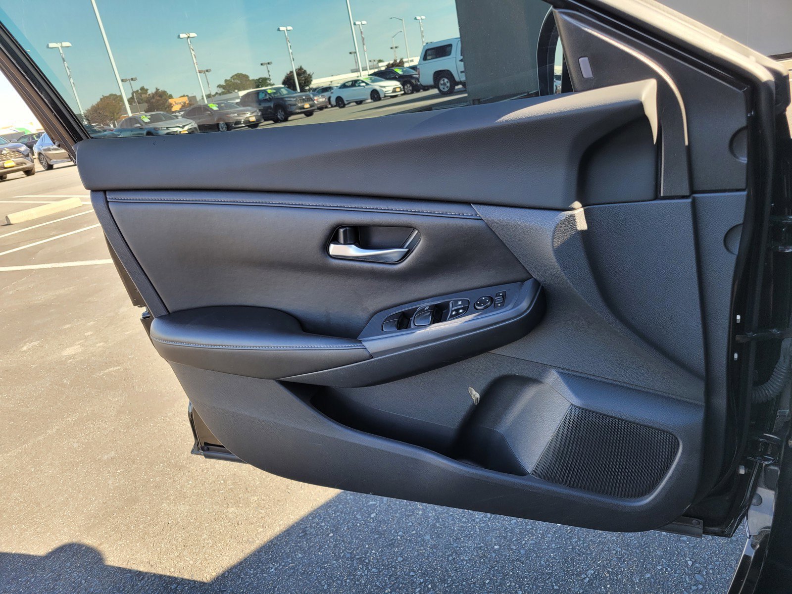 Used 2022 Super Black Nissan SV image 27