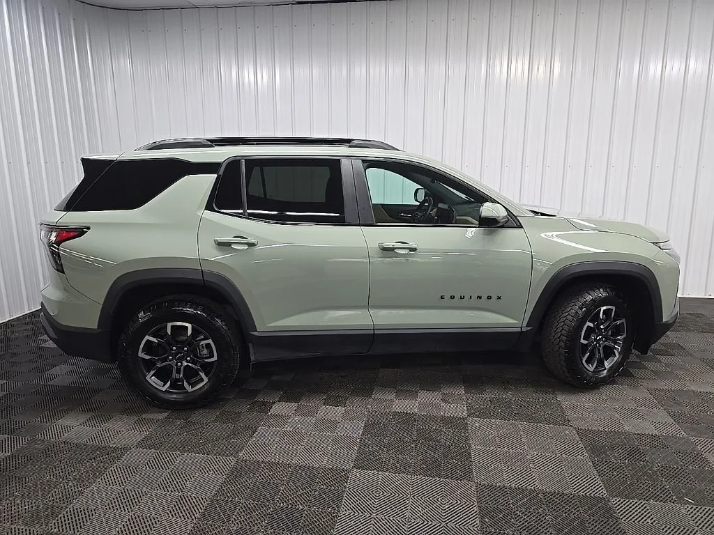Used 2025 Green Chevrolet ACTIV image 2