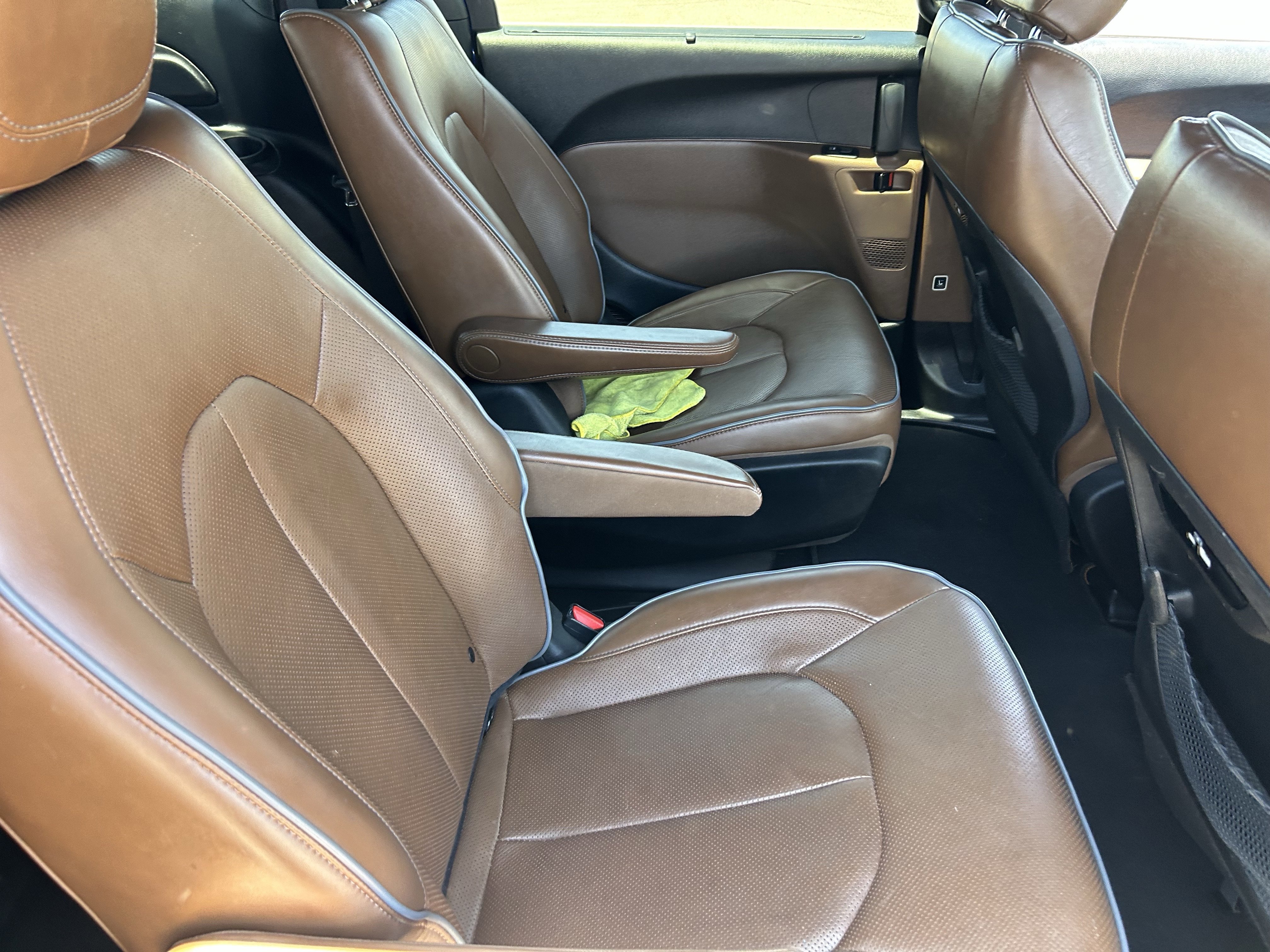 Used 2021 Ocean Blue Metallic Chrysler Hybrid Limited image 14