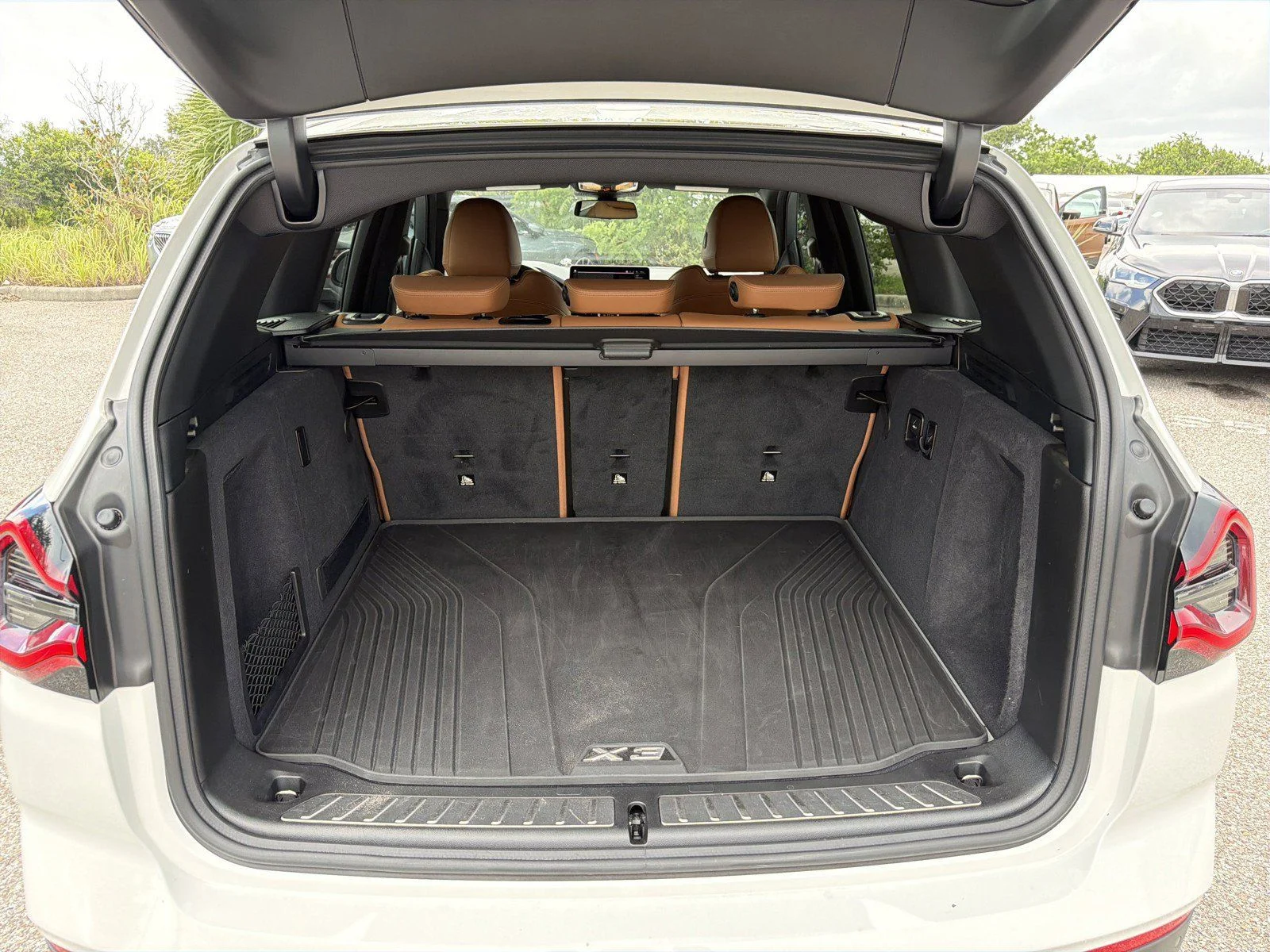 Used 2022 Alpine White BMW sDrive30i image 12