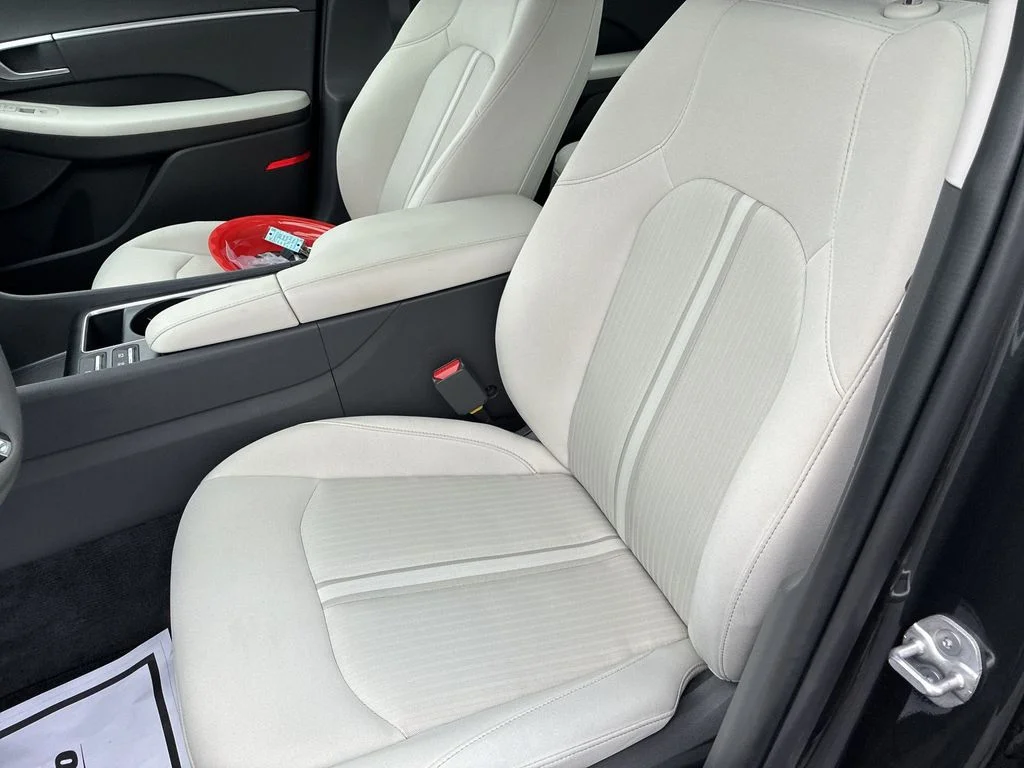Used 2025 Gray Hyundai SEL image 11
