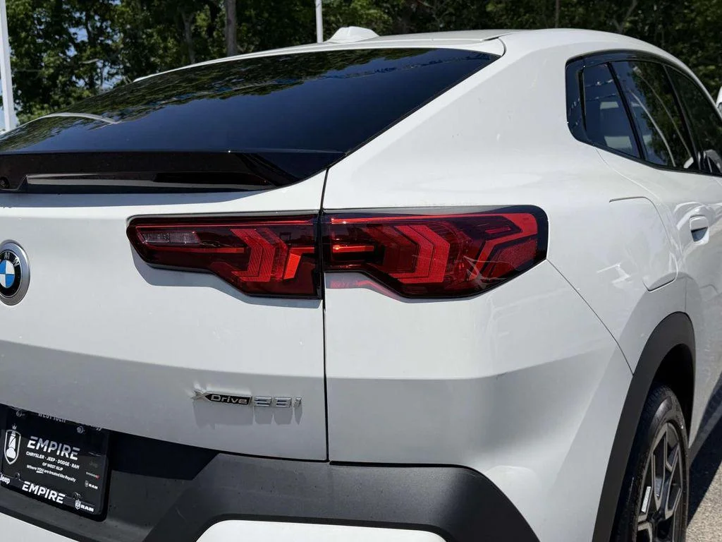 Used 2025 Alpine White BMW xDrive28i image 10