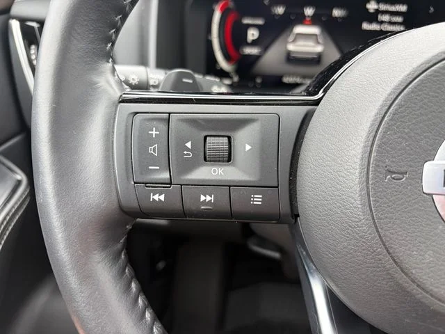 Used 2021 White Nissan Platinum image 13
