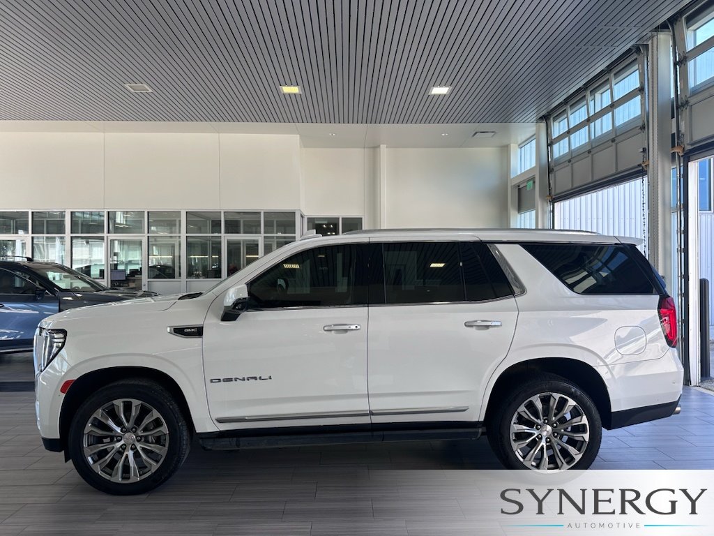 Used 2021 White Frost Tricoat GMC Denali image 11