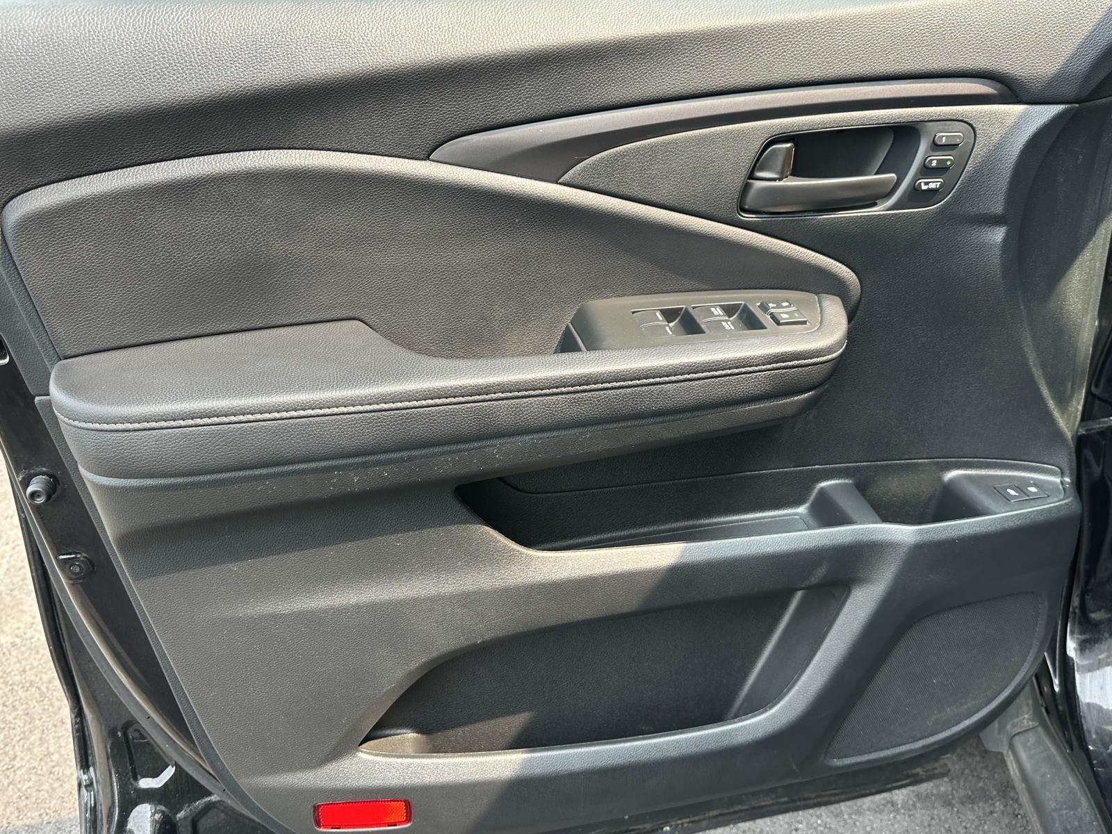 Used 2023 Black Honda EX-L image 15