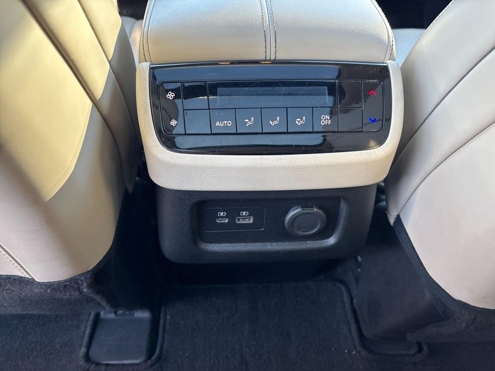 Used 2023 Majestic White INFINITI LUXE image 33