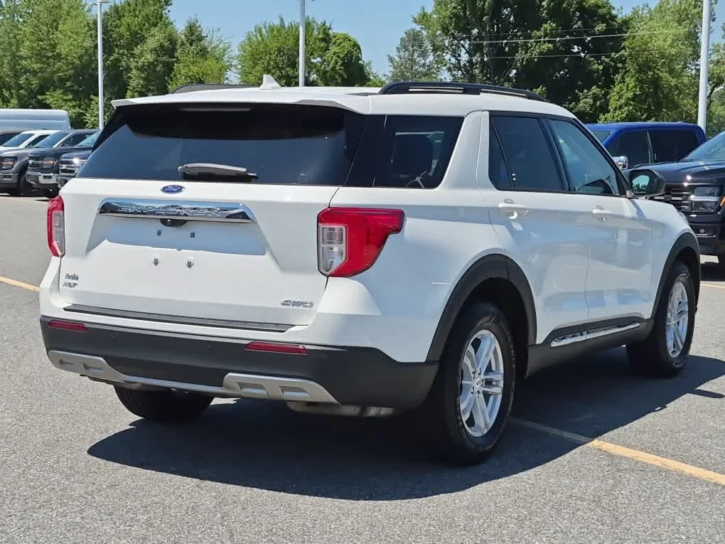Used 2021 Star White Metallic Tri-Coat Ford XLT image 3