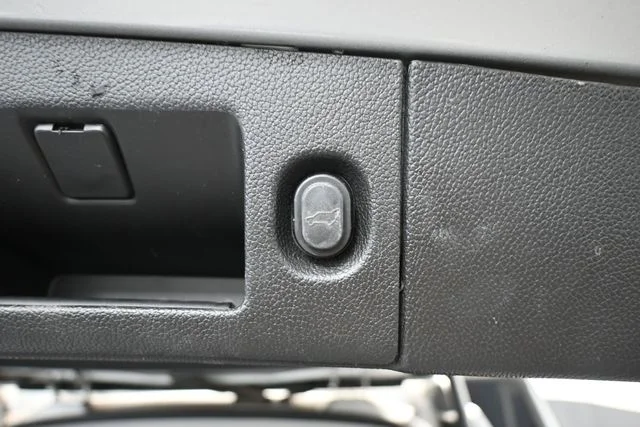 Used 2020 Silver GMC SLE image 37