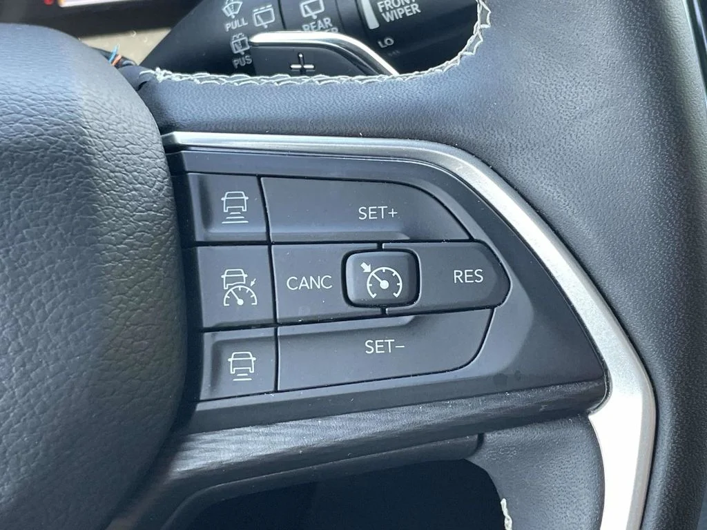 Used 2023 Black Jeep Altitude image 32