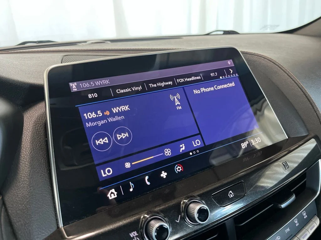Used 2020 White Cadillac Sport image 12