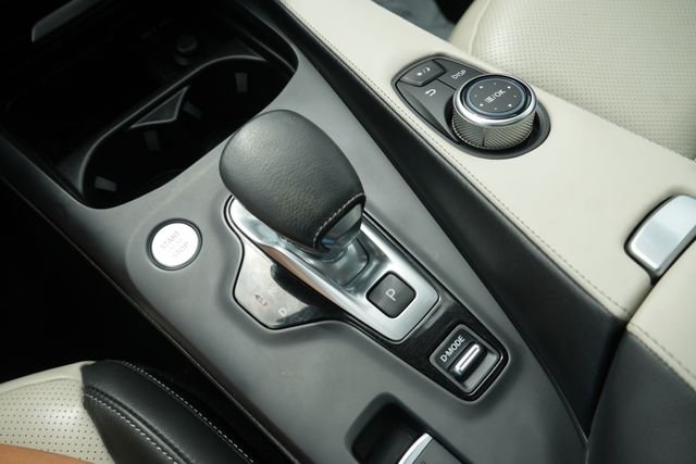 Used 2023 White INFINITI LUXE image 41