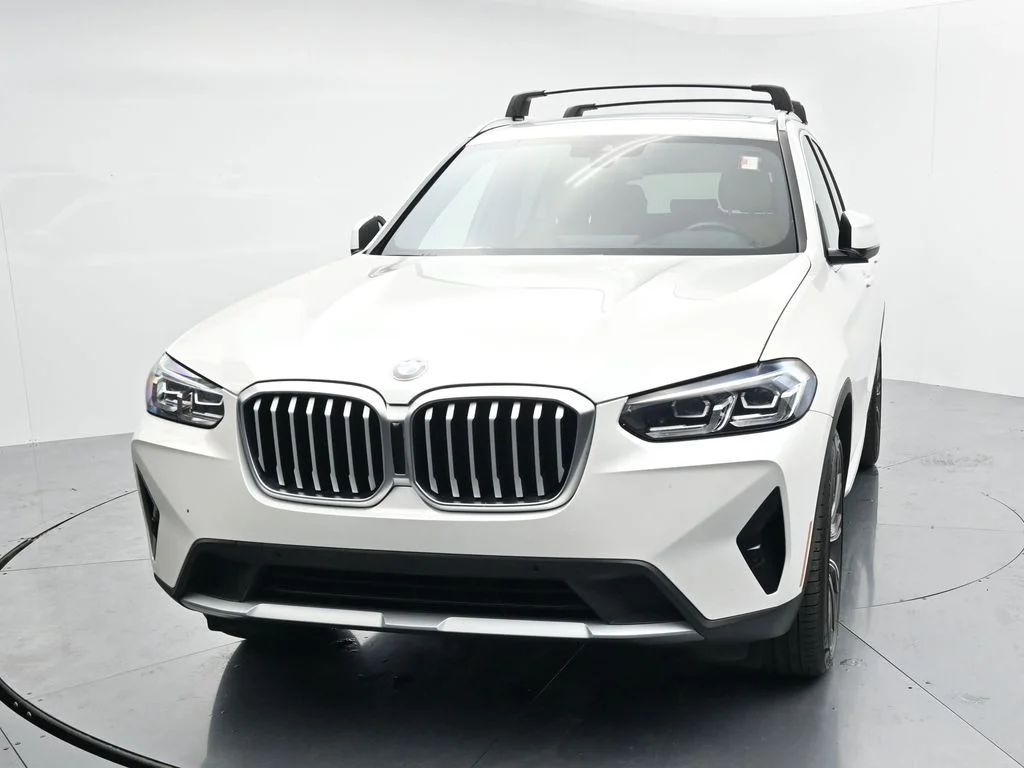 Used 2022 White BMW xDrive30i image 3