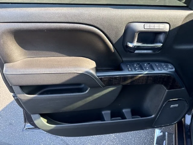 Used 2016 IRIDIUM METALLIC GMC Denali image 12