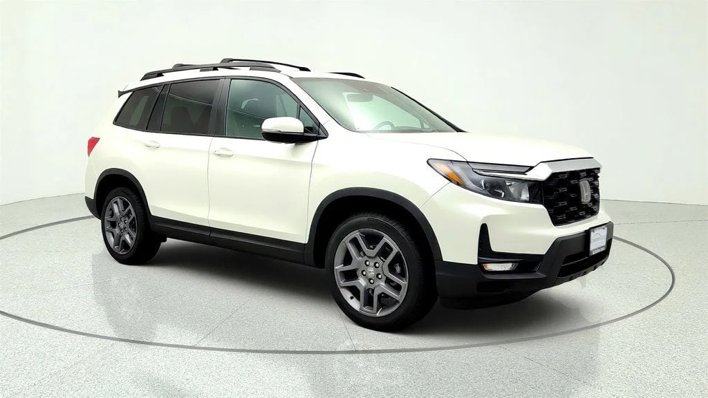 Used 2023 Platinum White Pearl Honda EX-L AWD image 3