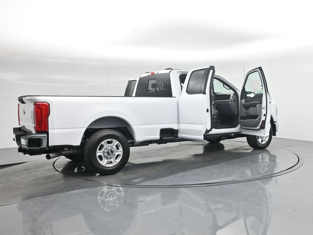 New 2026 Oxford White Ford XLT image 22