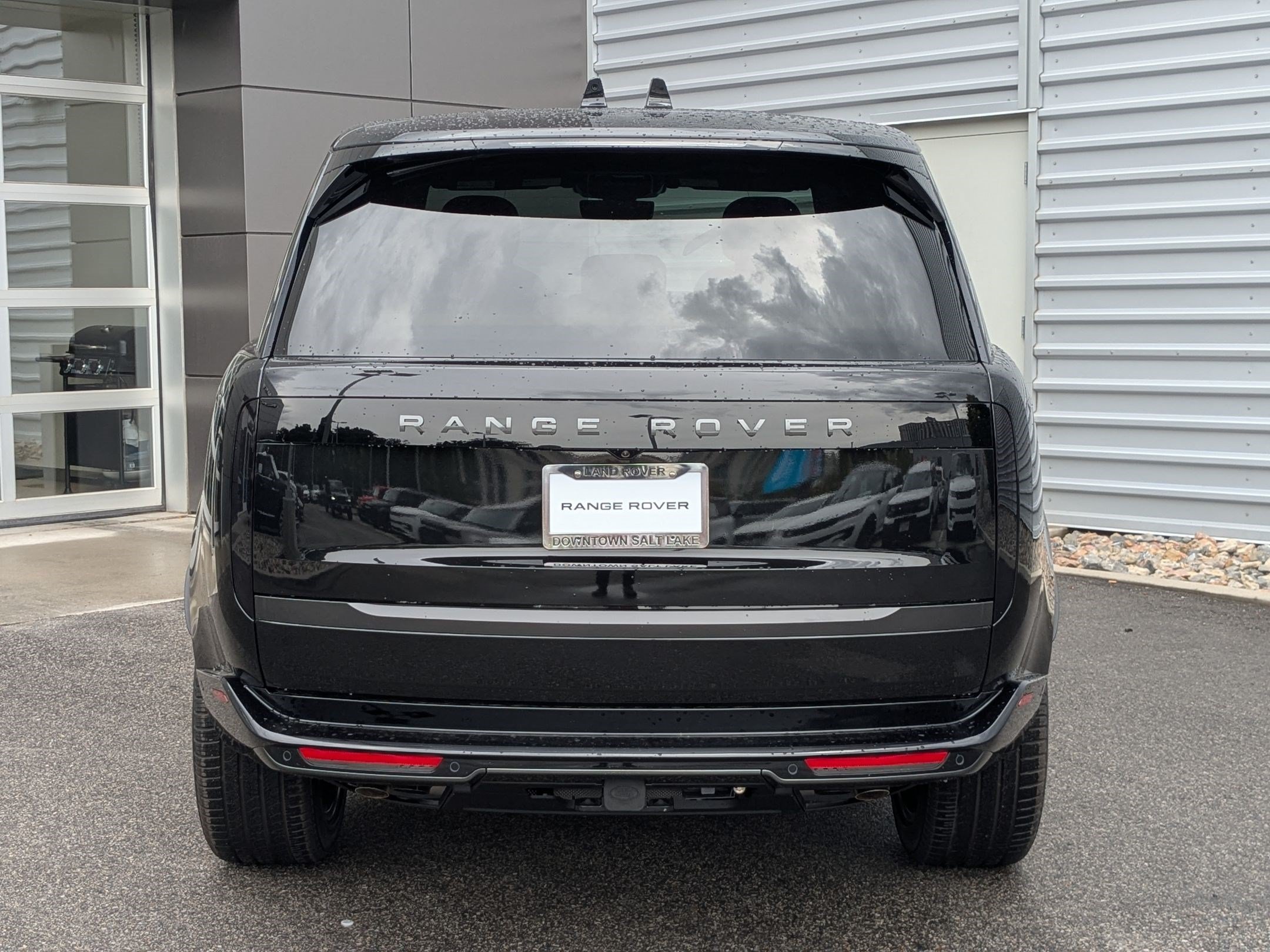 New 2026 Santorini Black Land Rover P530 SE image 7