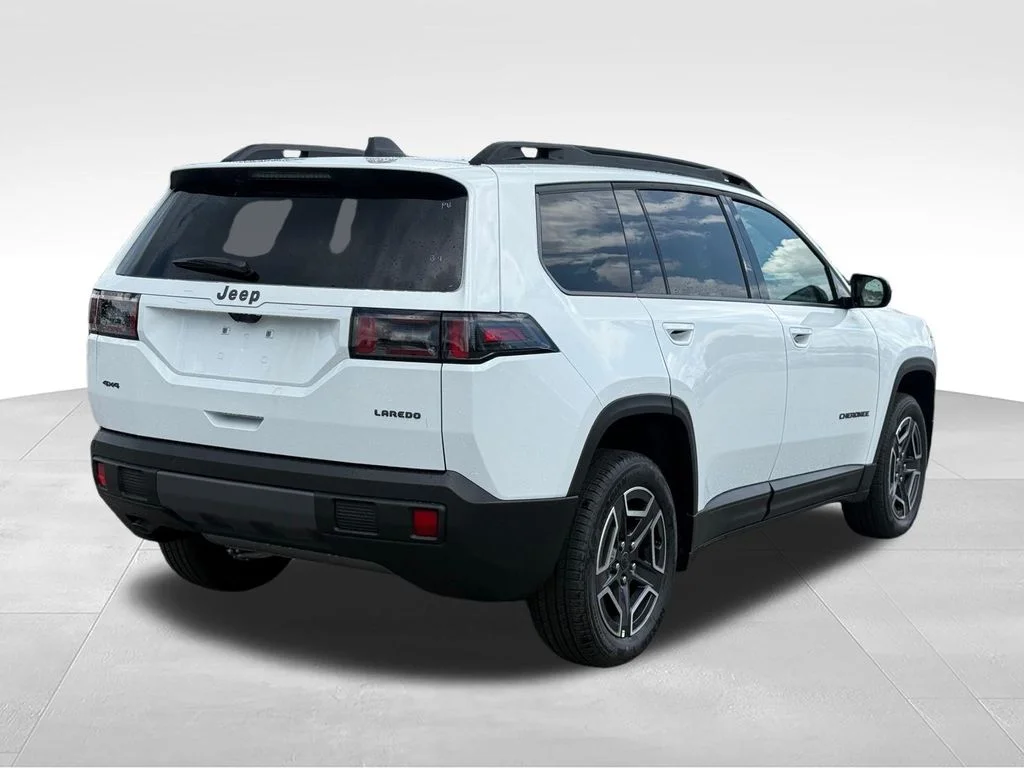 New 2026 Bright White Clear-Coat Exterior Paint Jeep Laredo image 27