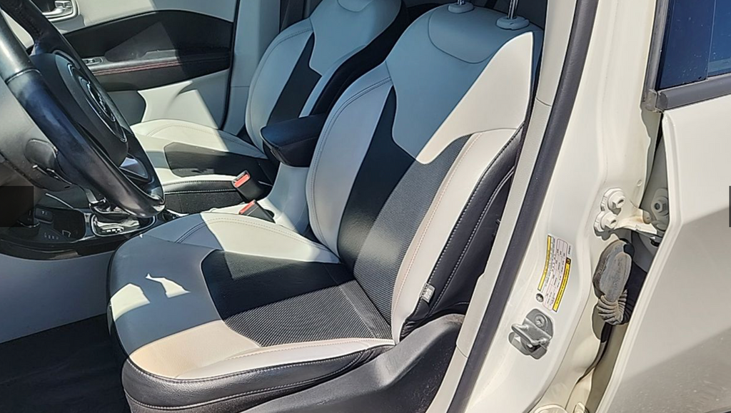 Used 2019 White Clearcoat Jeep Limited image 3